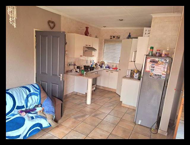 2 BEDROOM TOWNHOUSE FOR SALE IN POMONA